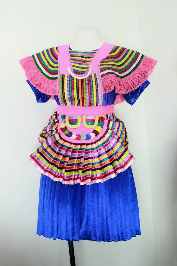 Traje de mujer de San Juan Rómulo Calzada